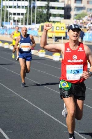 Gagliardi ao final da Athenas Marathon, em 2010/Foto: Arquivo pessoal  