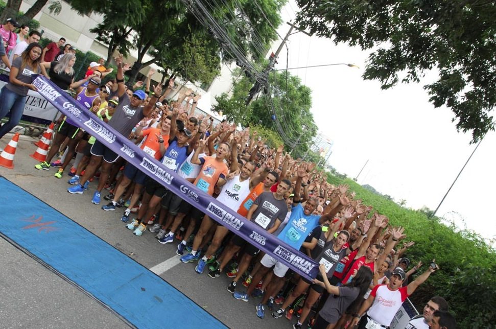 Corrida é famosa por começar e terminar em shopping centers 