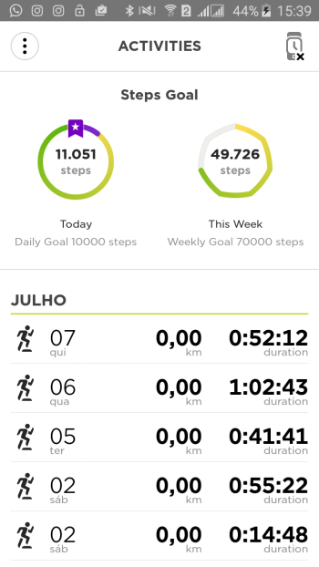 Por meio do app, o relógio lista todas as suas atividades e o número de passos que você deu na semana
