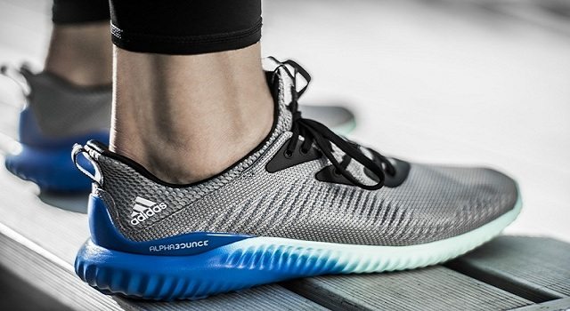 Tênis da Adidas da linha AlphaBOUNCE