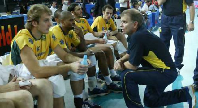 André Heller conversa com Bernardinho durante pedido de tempo