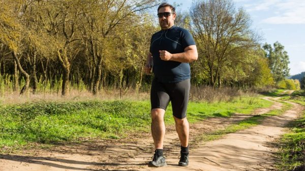 Quantos minutos de corrida ajudam a perder barriga