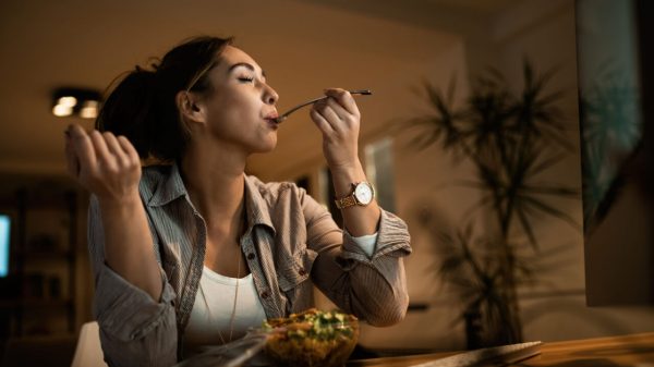 Comer à noite para emagrecer